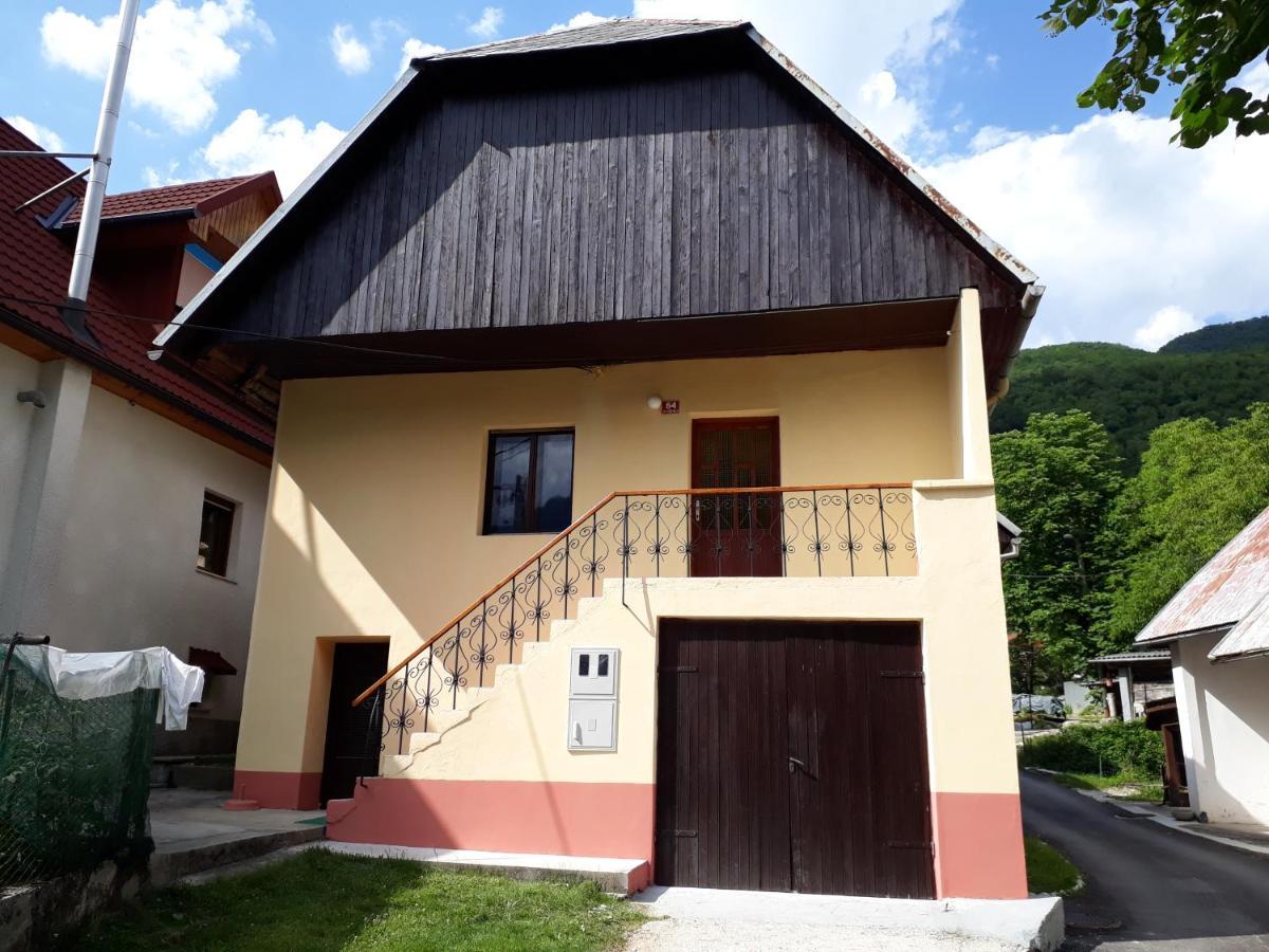 Вилла Peaceful Old House Бовец Экстерьер фото